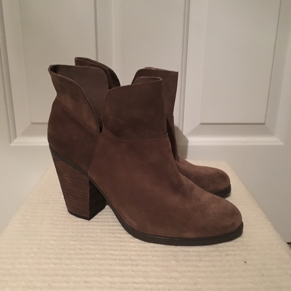 NWOT Vince Camuto ankle Booties